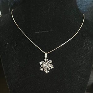 ￼❄️ holiday, special ❄️Sterling silver snowflake